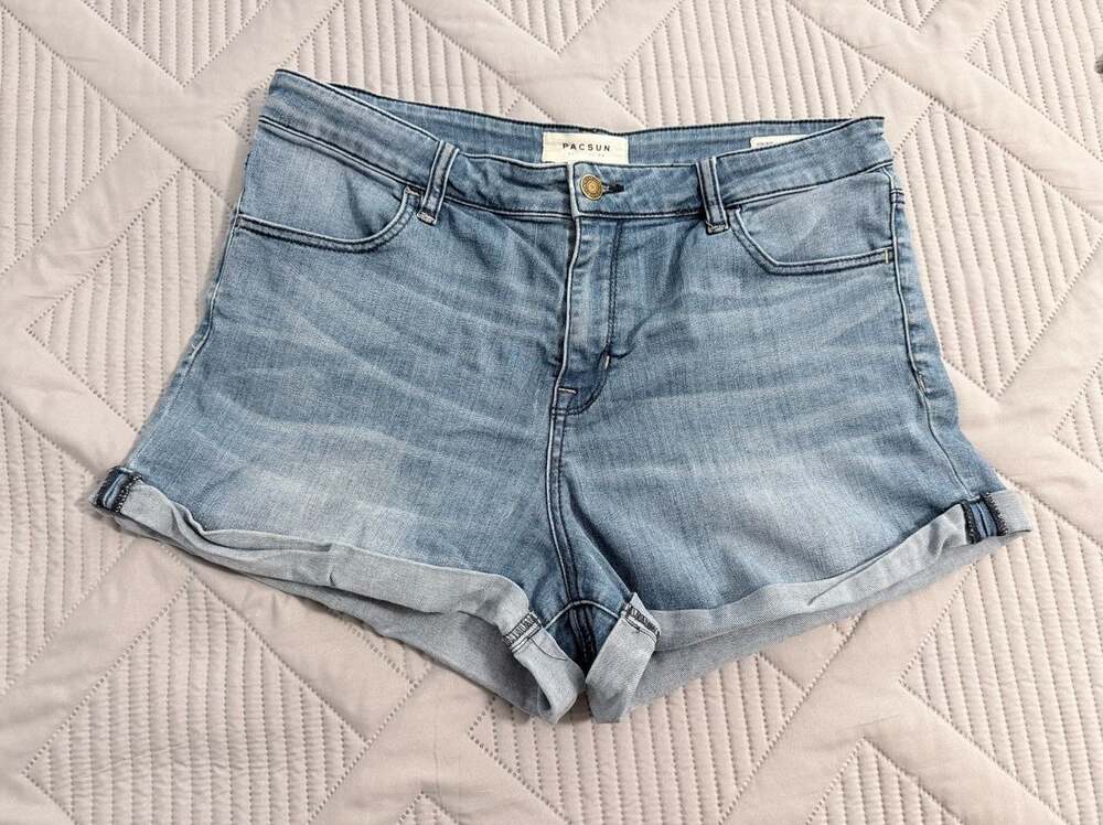 PacSun High Rise Super Stretch Shortie Denim Shorts 30

A6